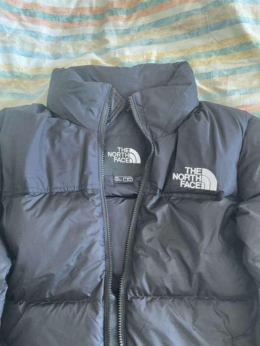 Czarna kurtka The North Face w puchowym stylu
