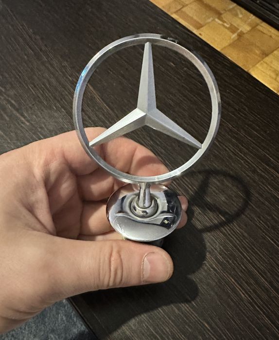 Значёк Мерседес на капот Прицел