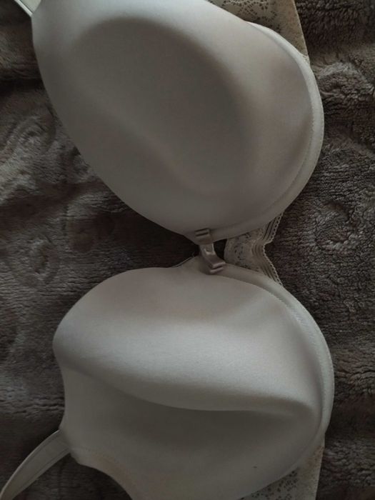 TRIUMPH-śliczny biustonosz 70G