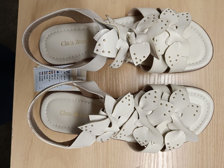 Nowe sandały Clara Barson 37