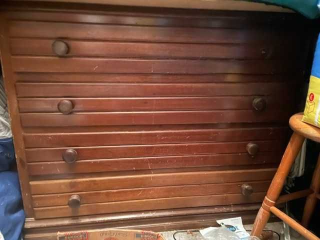 comoda de 4 gavetas em madeira