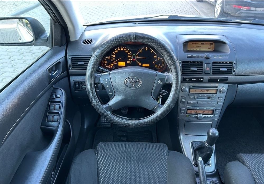 Продам Toyota Avensis