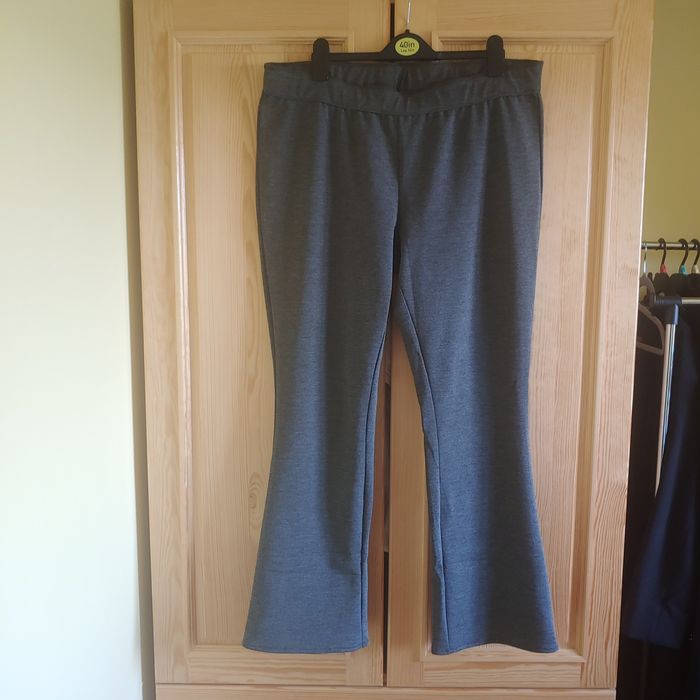 Spodnie damskie długie.