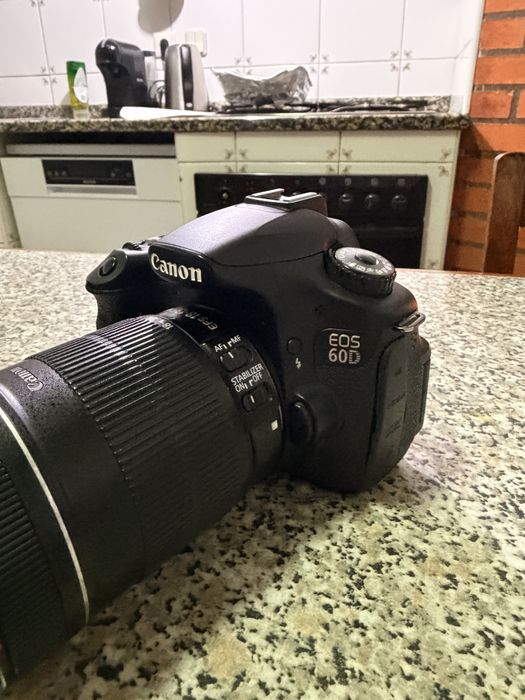 camara canon 60d EOS + EFS 18-135mm f/3.5-5.6