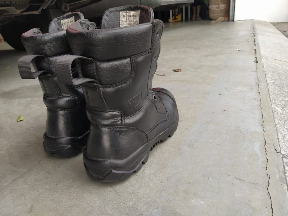 Botas de combate a incêndios