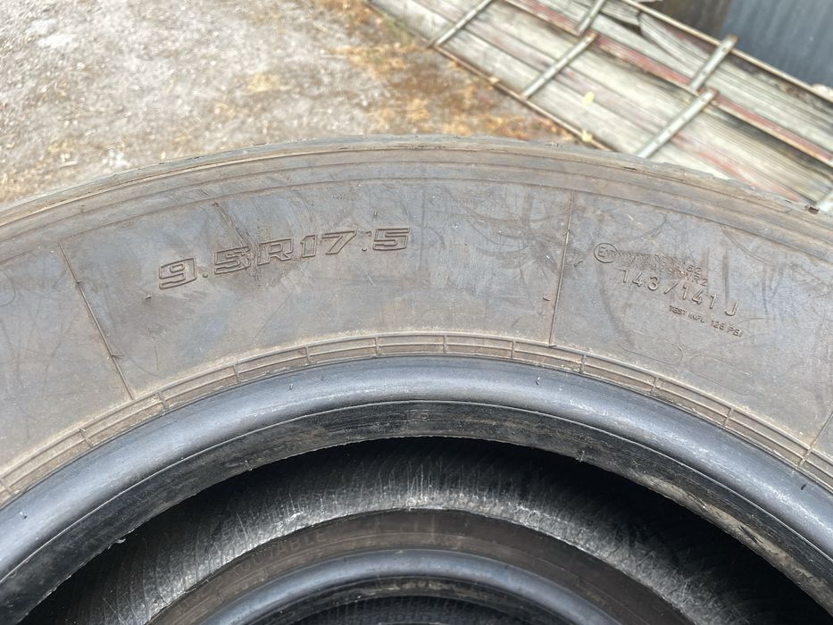 Pneus 9.5r17.5 para camião 4 usados + 2 quase novos.