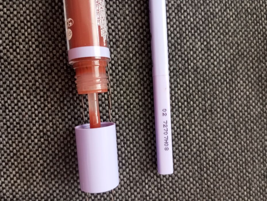 Lip set kartonii genzie