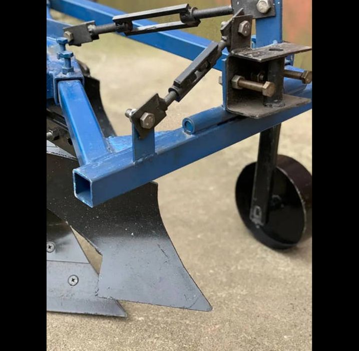 "Плуг 2*20  с предплужниками для мототракторов