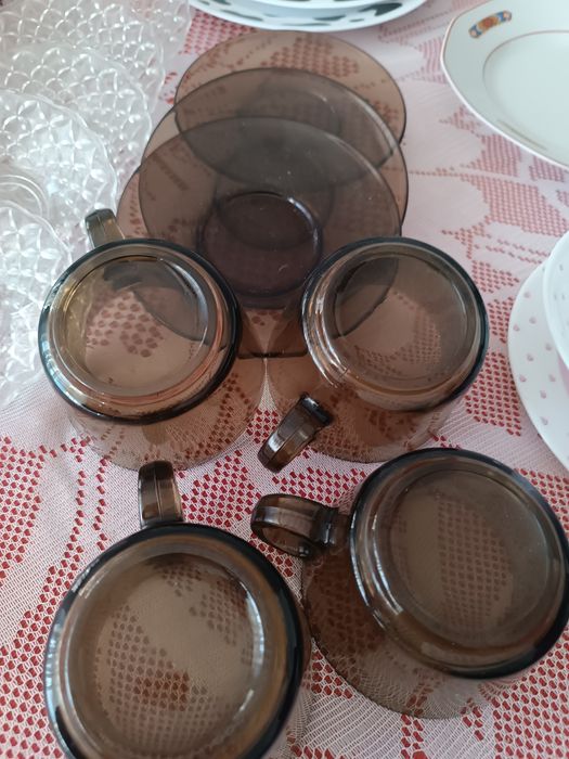 Vários pratos usados