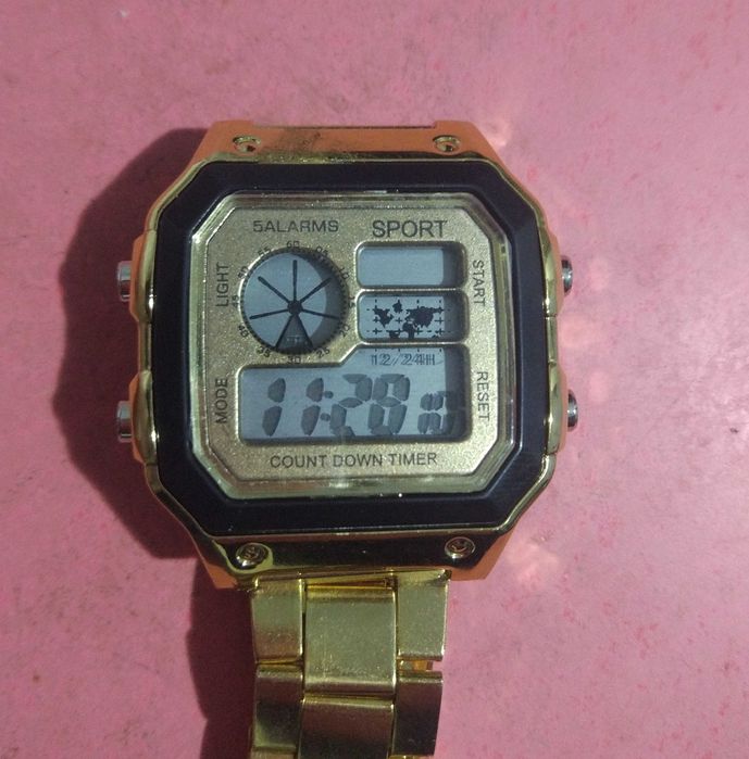 Электронные наручные часы (с металлическим браслетом)