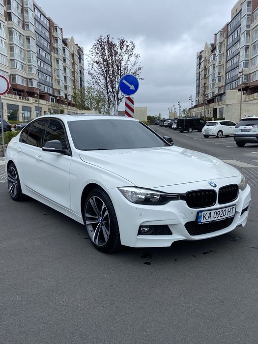 BMW 3 Series  330i  2016 рік 2,0
