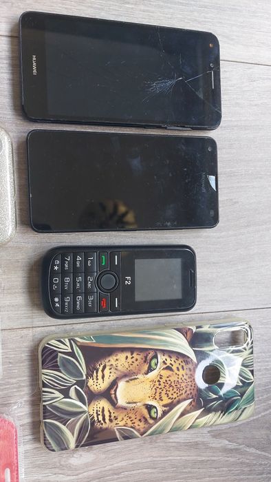 Pack de telemóveis + Acessórios - Tudo 5€