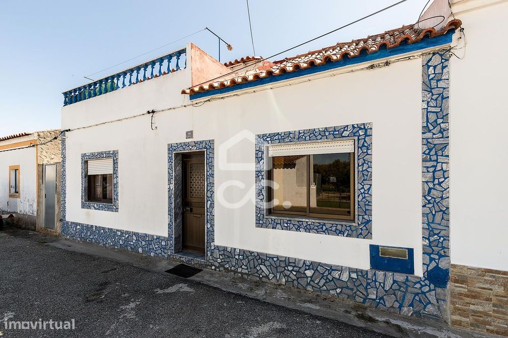 Moradia T3 c/ Quintal, Terraço e Aproveitamento de Sótão nos Canaviais