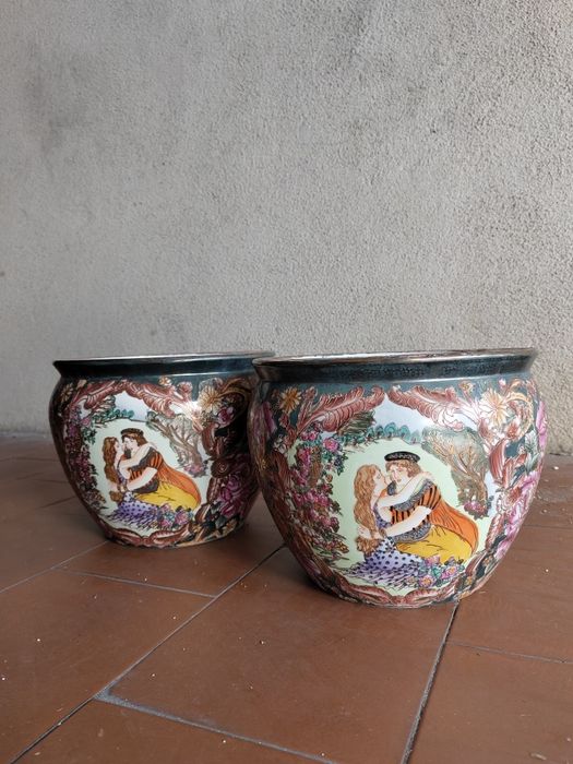 Par de Vasos/Floreiras Chinesas Antigas em Porcelana - Peixes e Cenas