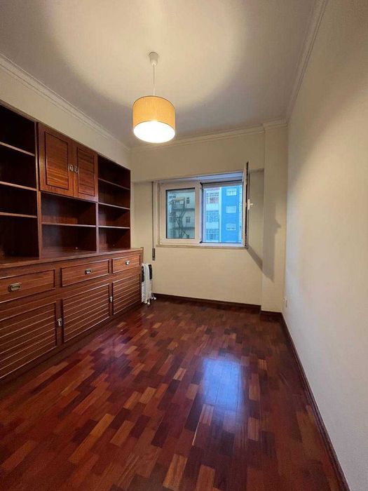 Apartamento T1+1 | Penha de França | Garagem | Arrendamento