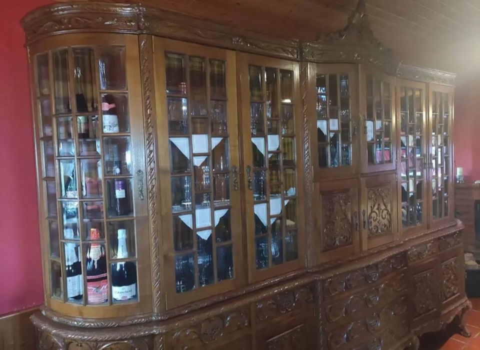 Conjunto de Sala de Jantar em Madeira Maciça – Estilo Rústico