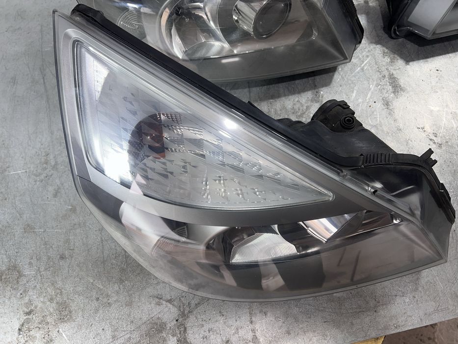 Передні фари від Renault Espace 4