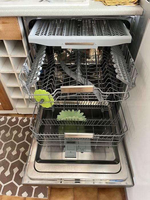 Máquina de Lavar Loiça Indesit Inox  - como nova
