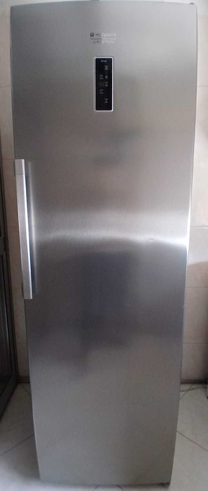 Arca Congeladora Vertical Hotpoint