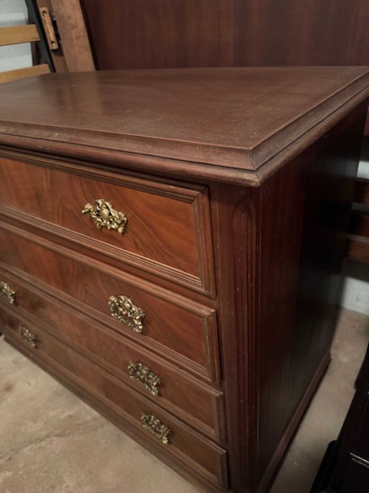 Cómoda de madeira maciça