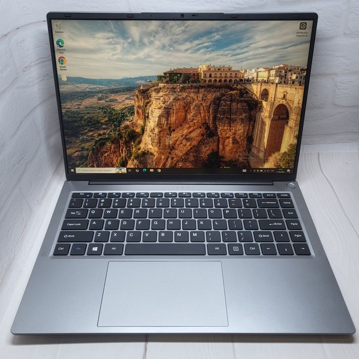 Продам  ноутбук American Megatrends TU140KUJR100 | i5-8210Y | SSD M2 256GB | DDR3 8GB в гарному стані