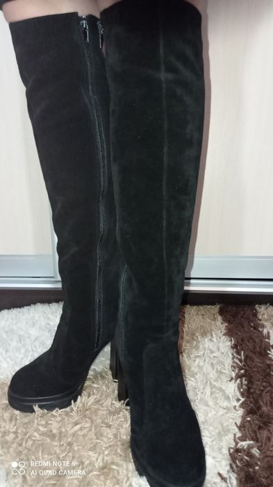 Продам сапоги натуральні замшеві.