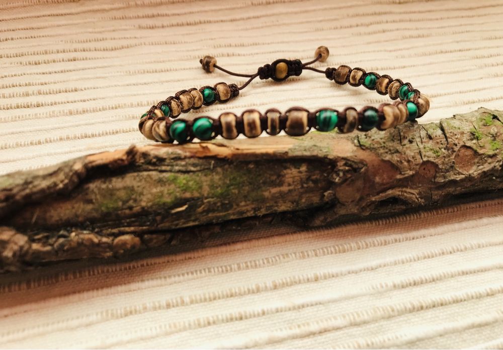 Brasoletka męska handmade malachit,kokos na brązowym sznurku
