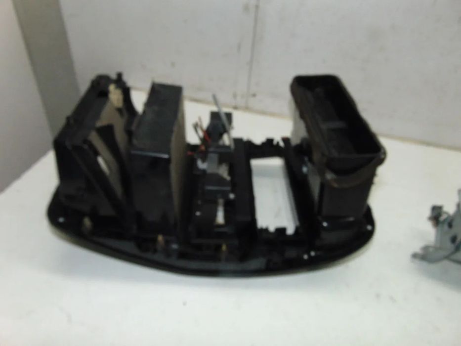 Mitsubishi space star/cargo consola frontal