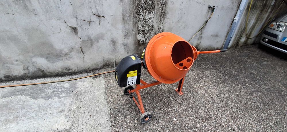 Betoneira Eléctrica 63 L