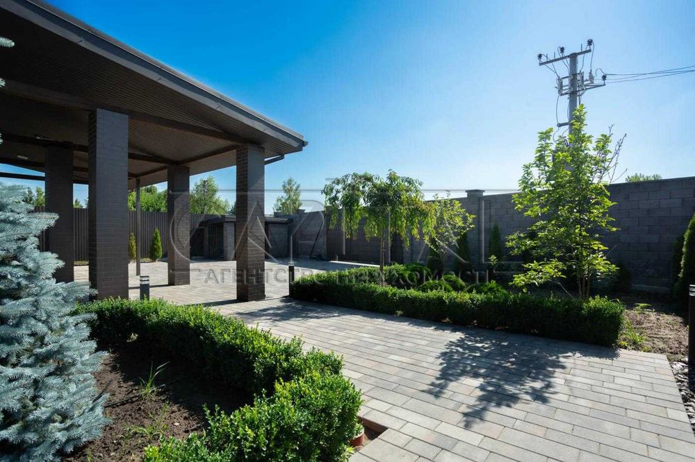 Продам автономний будинок 320м2 з бомбосховищем/басейном в с.Щасливе