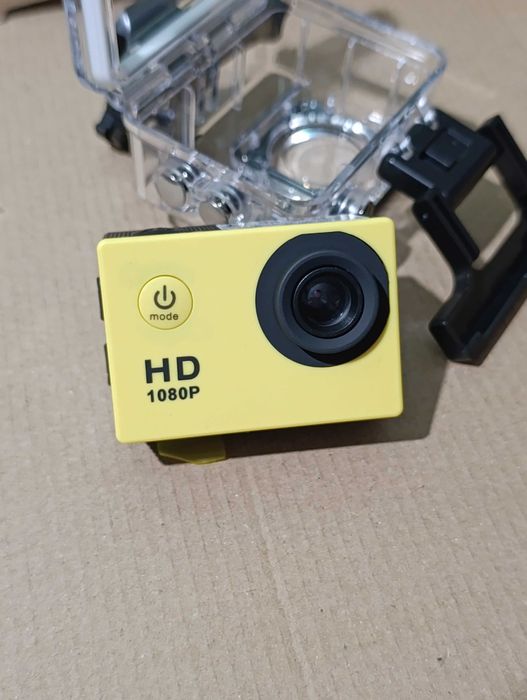 Екшн камера з кріпленням. На шолом