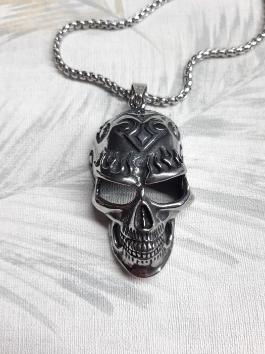 Corrente com caveira grande