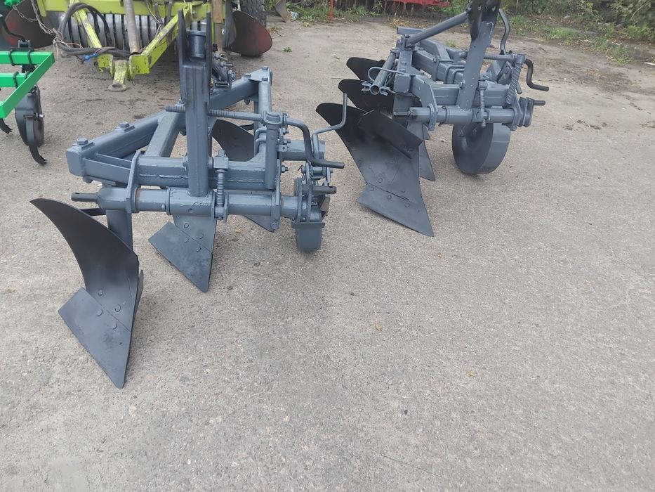 Плуг 3 корпусний