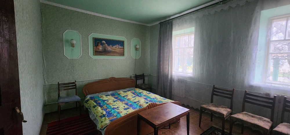 Продається будинок з гаражом в центрі по вул.Удільна