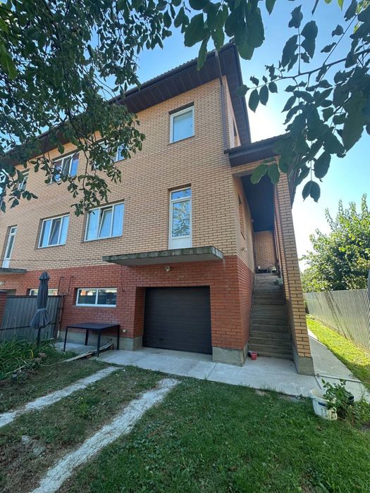 Боярка  продам пол дома , дом 200м2 за 105000у.е