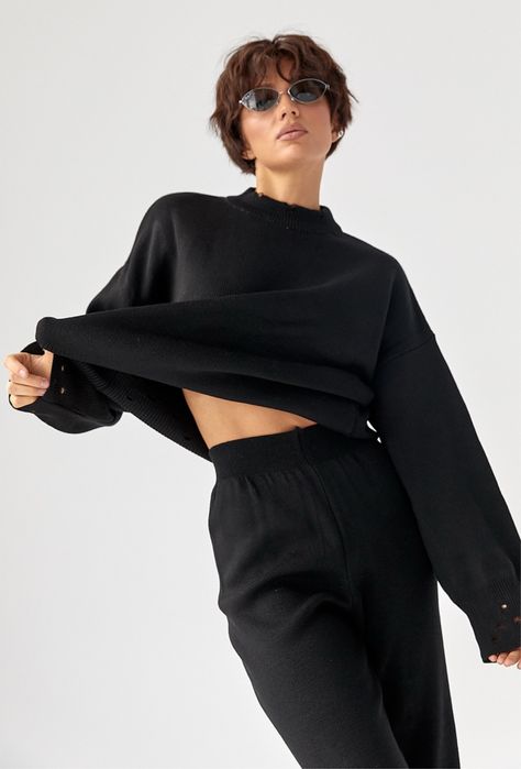 Трикотажний костюм з рваним ефектом