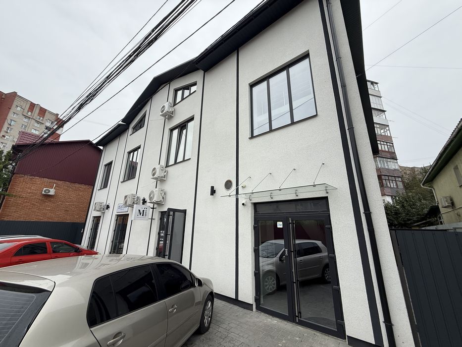 Чорнова квартира на Урожаї ! З терасою і без комісії !