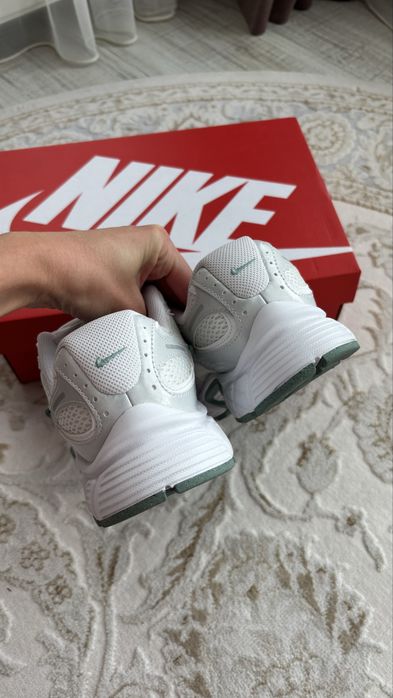 Кросівки жіночі NIKE