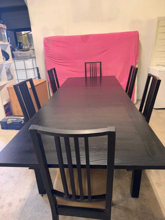 Mesa de madeira extensível com 6 cadeiras