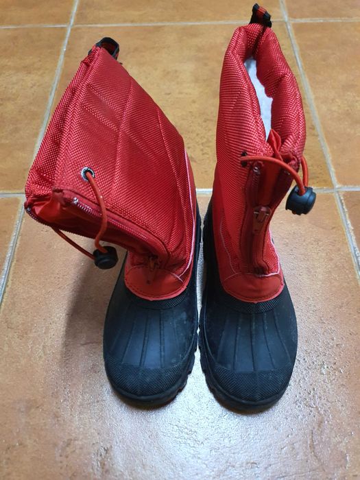 Botas de criança para a neve