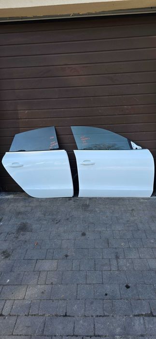 AUDI A5 8T Sportback drzwi prawy tył LY9C