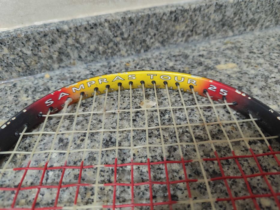Raquete rara da Wilson,Modelo "Peter Sampas tour 25,tem assinatura