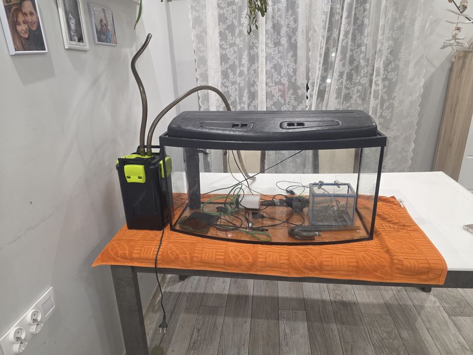 Akwarium  plus  oporzadzenie