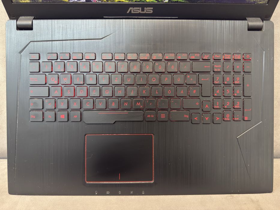 Asus FX753 (i7-7700HQ, GTX 1050, 8Gb, 256Gb)