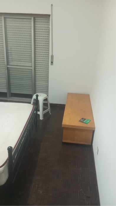 Aluga se quarto para solteiro / casal