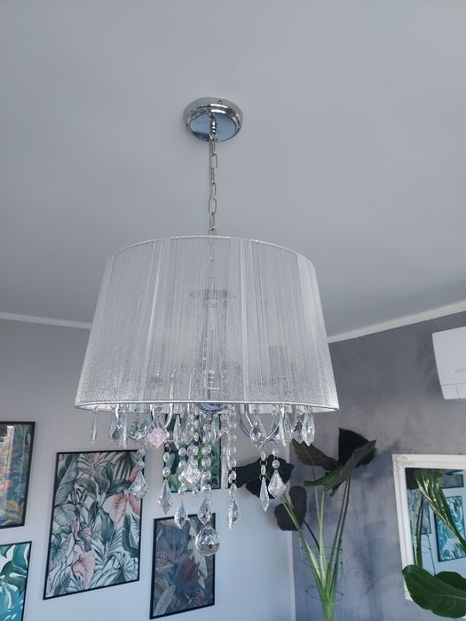 Żyrandol w stylu glamour