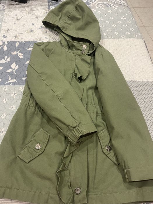 Parka verde menina