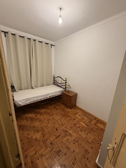 Quarto para arrendar largo das galinheiras