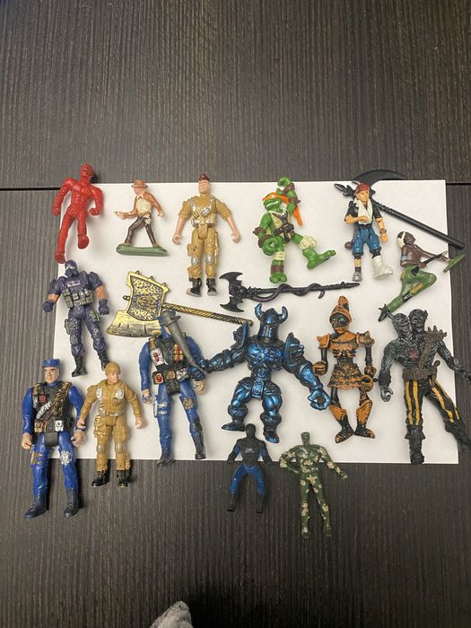 Солдатики оловянные и пластиковые