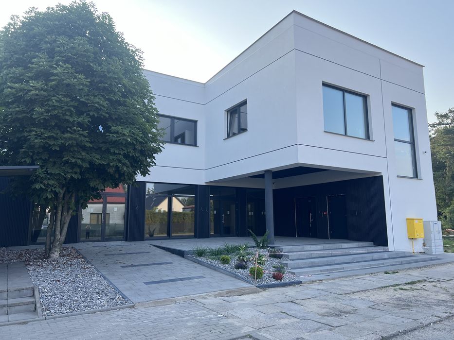 Lokal użytkowy 200m2 do wynajęcia. Ścisłe centrum Jedlni Letnisko